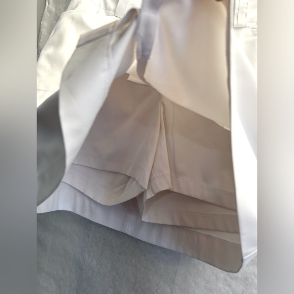 Nike Golf all white skirt skort w/front pockets w/zip & button closure. Sz-8 R12 - Picture 6 of 14
